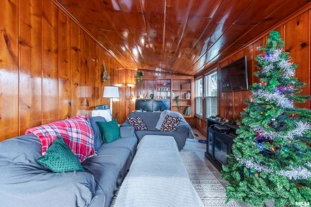 7425 N GALENA Road, Peoria, IL 61615