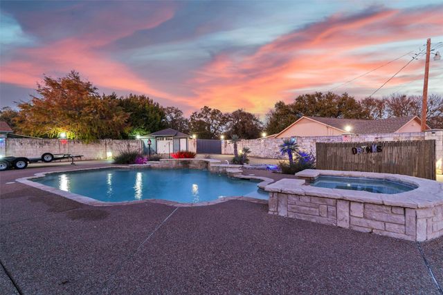 2801 Weylene Paseo, Granbury, TX 76049