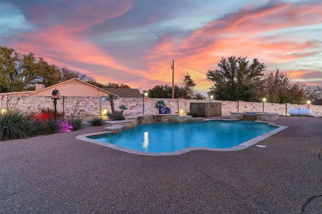 2801 Weylene Paseo, Granbury, TX 76049