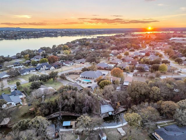 2801 Weylene Paseo, Granbury, TX 76049