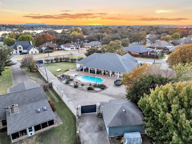 2801 Weylene Paseo, Granbury, TX 76049