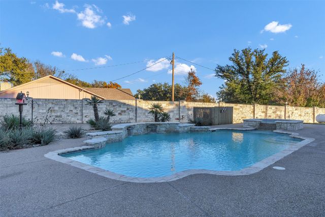 2801 Weylene Paseo, Granbury, TX 76049