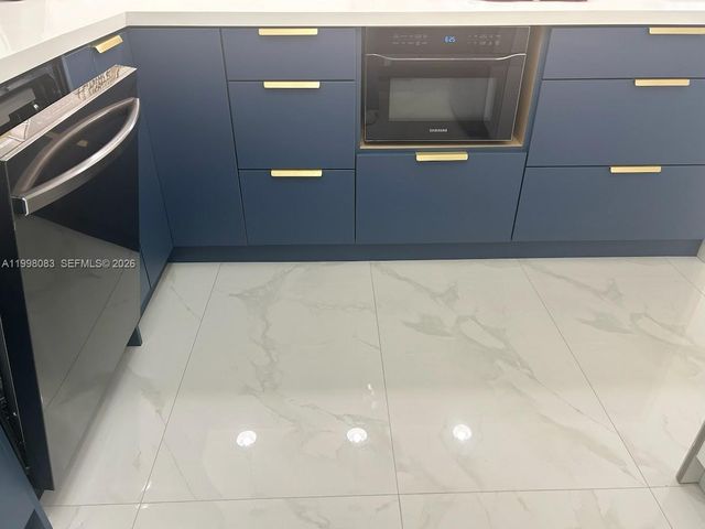 16082 NE 9th Ct, North Miami Beach, FL 33162