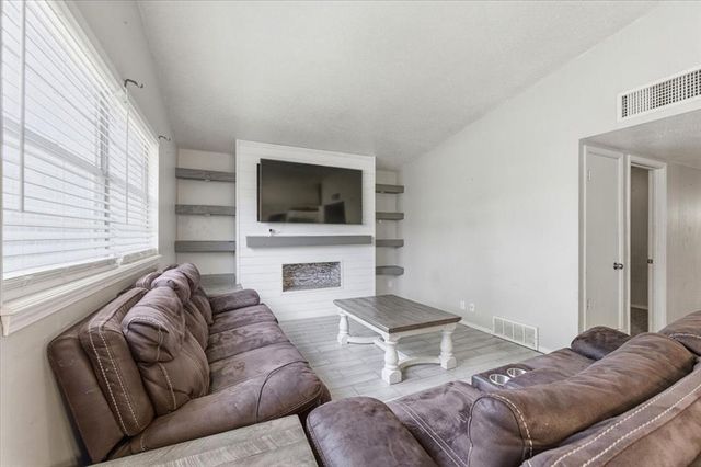 4809 Elmview Drive, Del City, OK 73115