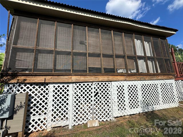 108 Robin Lane, New London, NC 28127