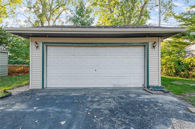 4484 Howe Road, Wayne, MI 48184