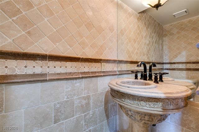 54 Grossinger Court, Henderson, NV 89074