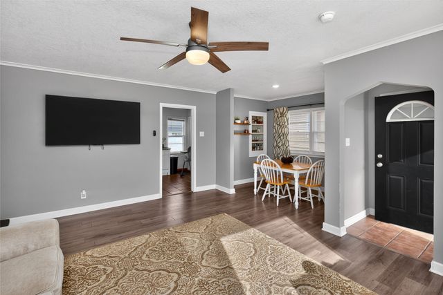 6017 Crown Lane, Des Moines, IA 50311