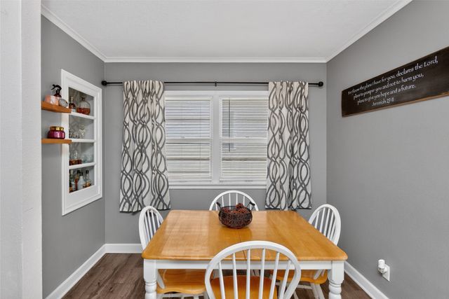 6017 Crown Lane, Des Moines, IA 50311