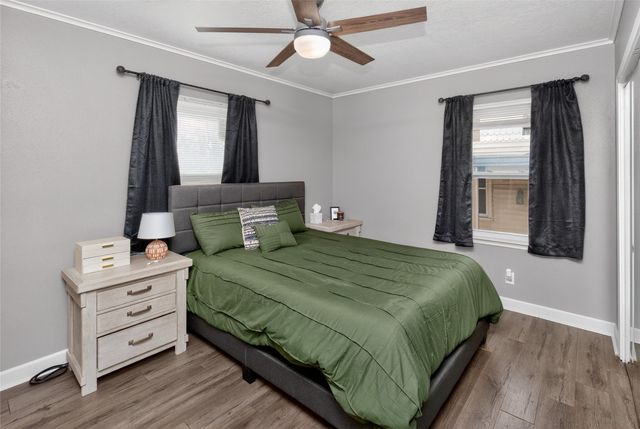 6017 Crown Lane, Des Moines, IA 50311