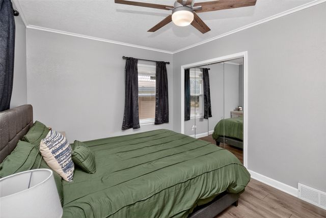 6017 Crown Lane, Des Moines, IA 50311