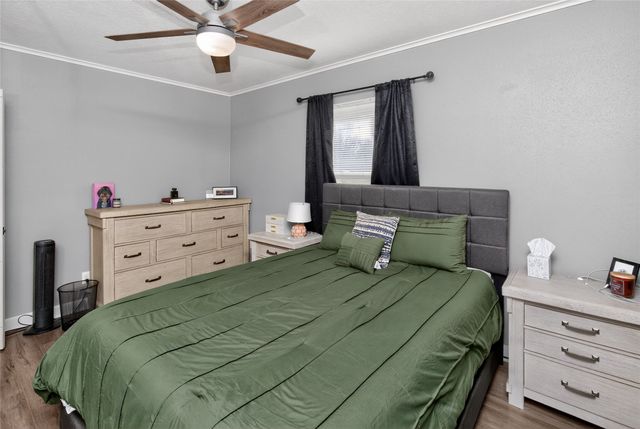 6017 Crown Lane, Des Moines, IA 50311