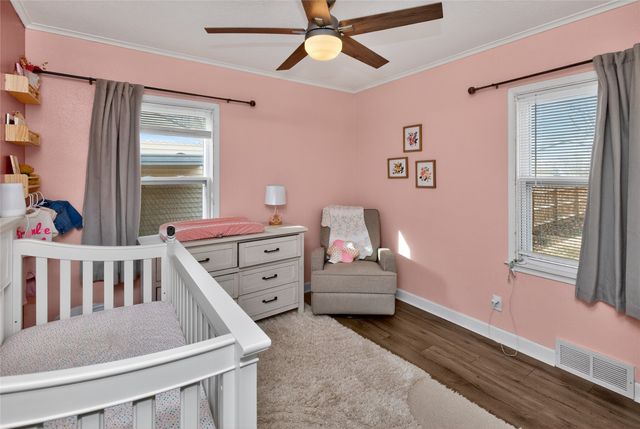 6017 Crown Lane, Des Moines, IA 50311