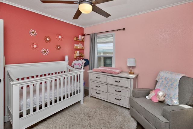 6017 Crown Lane, Des Moines, IA 50311