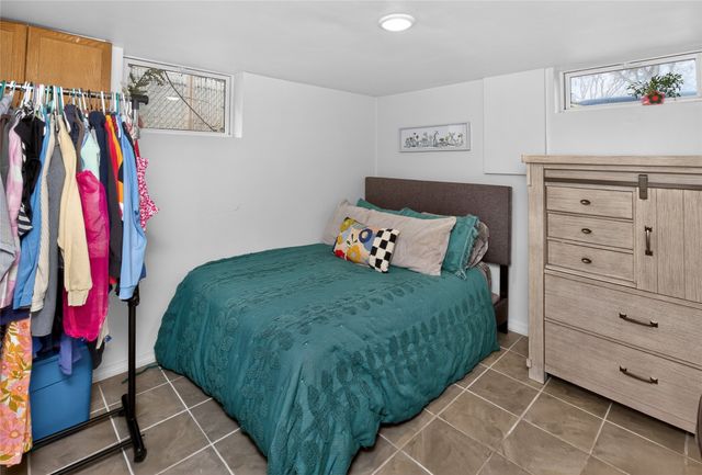 6017 Crown Lane, Des Moines, IA 50311