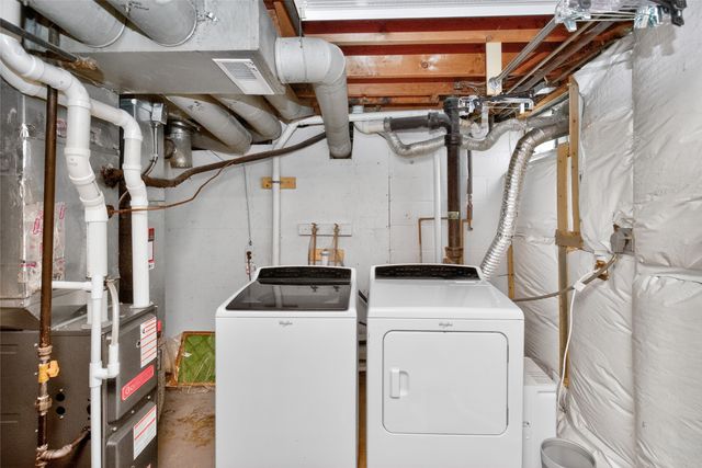 6017 Crown Lane, Des Moines, IA 50311