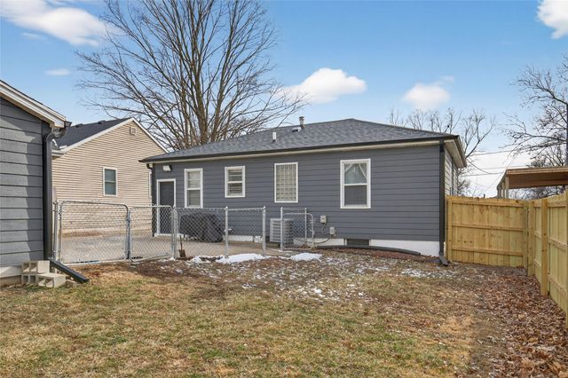 6017 Crown Lane, Des Moines, IA 50311