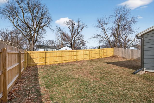 6017 Crown Lane, Des Moines, IA 50311