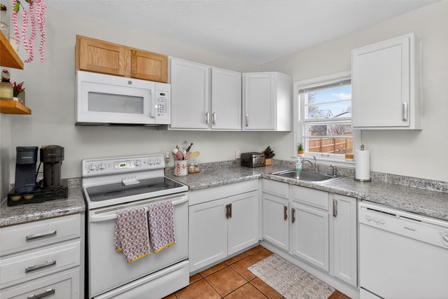 6017 Crown Lane, Des Moines, IA 50311