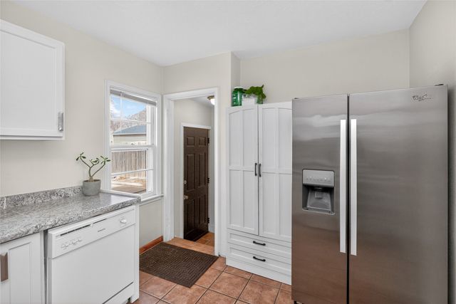 6017 Crown Lane, Des Moines, IA 50311