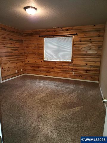 3480 Bald Eagle Dr, Lebanon, OR 97355