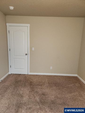 3480 Bald Eagle Dr, Lebanon, OR 97355