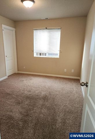 3480 Bald Eagle Dr, Lebanon, OR 97355