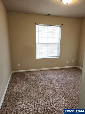 3480 Bald Eagle Dr, Lebanon, OR 97355