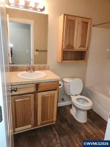 3480 Bald Eagle Dr, Lebanon, OR 97355