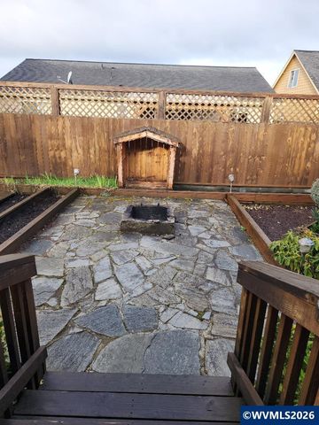 3480 Bald Eagle Dr, Lebanon, OR 97355