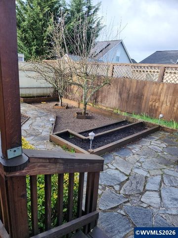 3480 Bald Eagle Dr, Lebanon, OR 97355