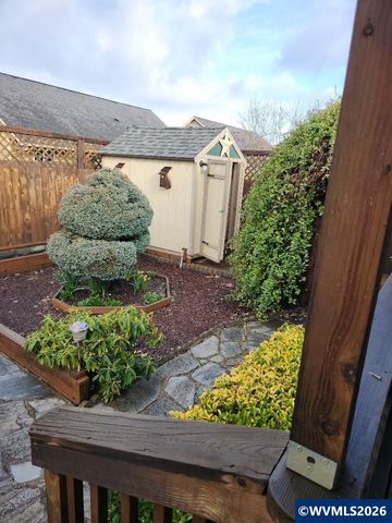 3480 Bald Eagle Dr, Lebanon, OR 97355