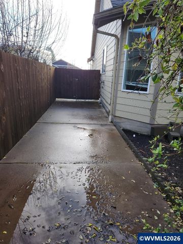 3480 Bald Eagle Dr, Lebanon, OR 97355