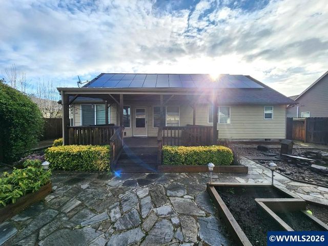 3480 Bald Eagle Dr, Lebanon, OR 97355