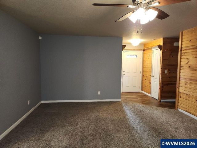 3480 Bald Eagle Dr, Lebanon, OR 97355