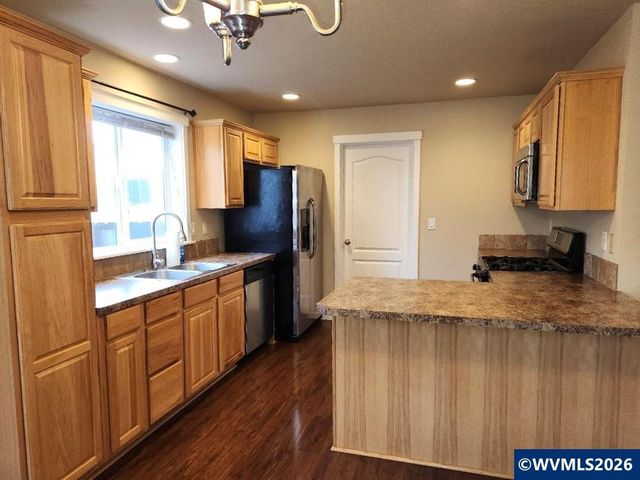 3480 Bald Eagle Dr, Lebanon, OR 97355