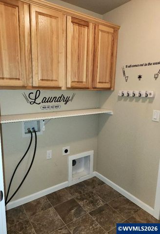 3480 Bald Eagle Dr, Lebanon, OR 97355