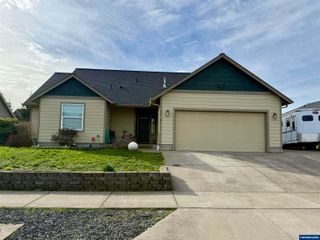 3480 Bald Eagle Dr, Lebanon, OR 97355