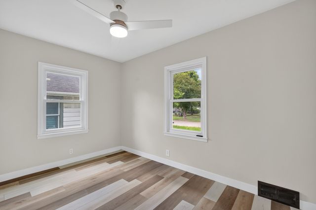 2121 Maple Street, Des Moines, IA 50317