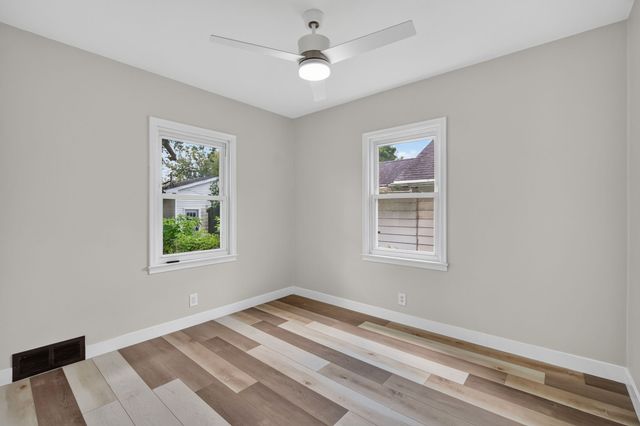 2121 Maple Street, Des Moines, IA 50317