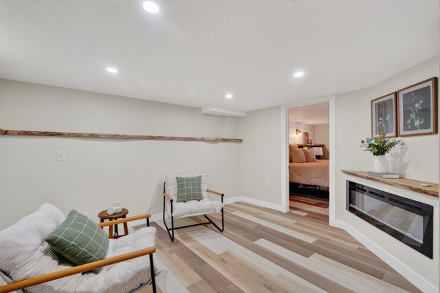 2121 Maple Street, Des Moines, IA 50317