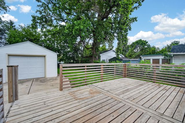 2121 Maple Street, Des Moines, IA 50317