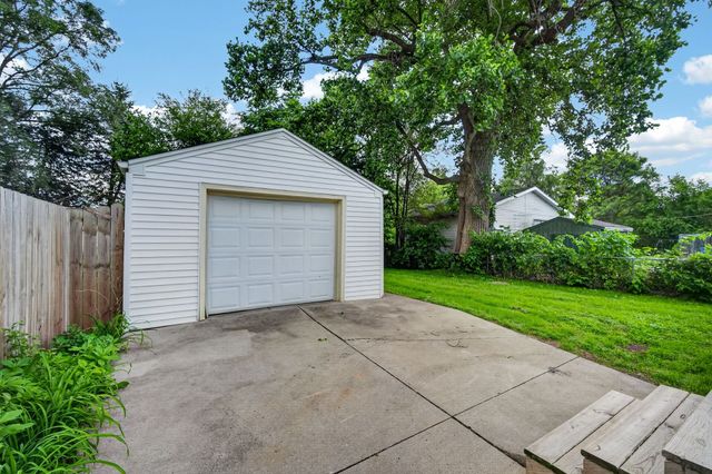 2121 Maple Street, Des Moines, IA 50317