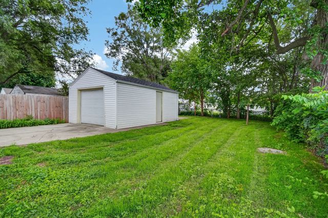 2121 Maple Street, Des Moines, IA 50317