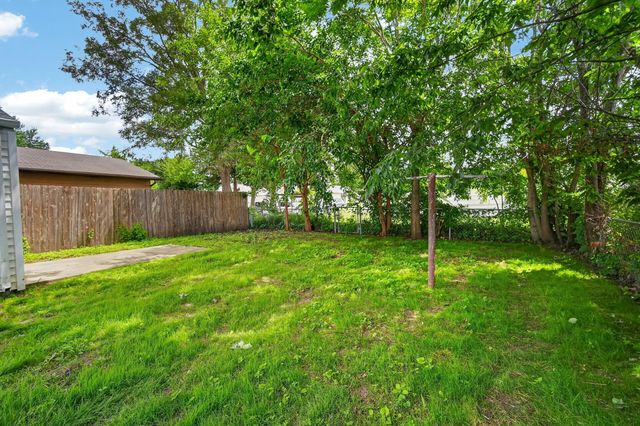 2121 Maple Street, Des Moines, IA 50317