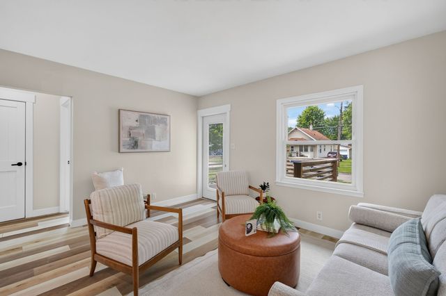 2121 Maple Street, Des Moines, IA 50317
