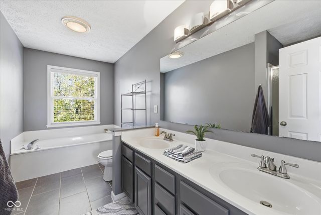 7992 Cobblesprings Drive, Avon, IN 46123