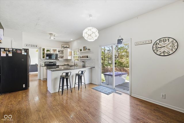 7992 Cobblesprings Drive, Avon, IN 46123