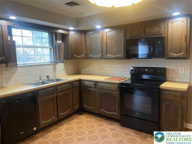 3516 Edinburgh Road, Allentown City, PA 18104