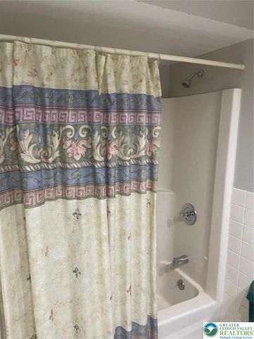 3516 Edinburgh Road, Allentown City, PA 18104